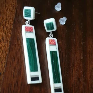 L'Atelier Mostro - création de bijoux et accessoires artisanaux en bois et matériaux naturels - boucles d’oreilles — domino • blanc & vert