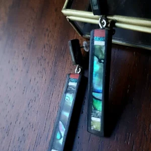 L'Atelier Mostro - création de bijoux et accessoires artisanaux en bois et matériaux naturels - boucles d’oreilles — domino • avalon