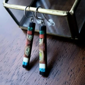 L'Atelier Mostro - création de bijoux et accessoires artisanaux en bois et matériaux naturels - boucles d’oreilles — sillage • rouge corail