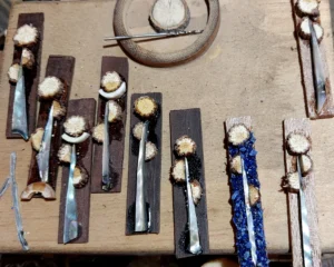 pendentifs fleurs muticia en cours